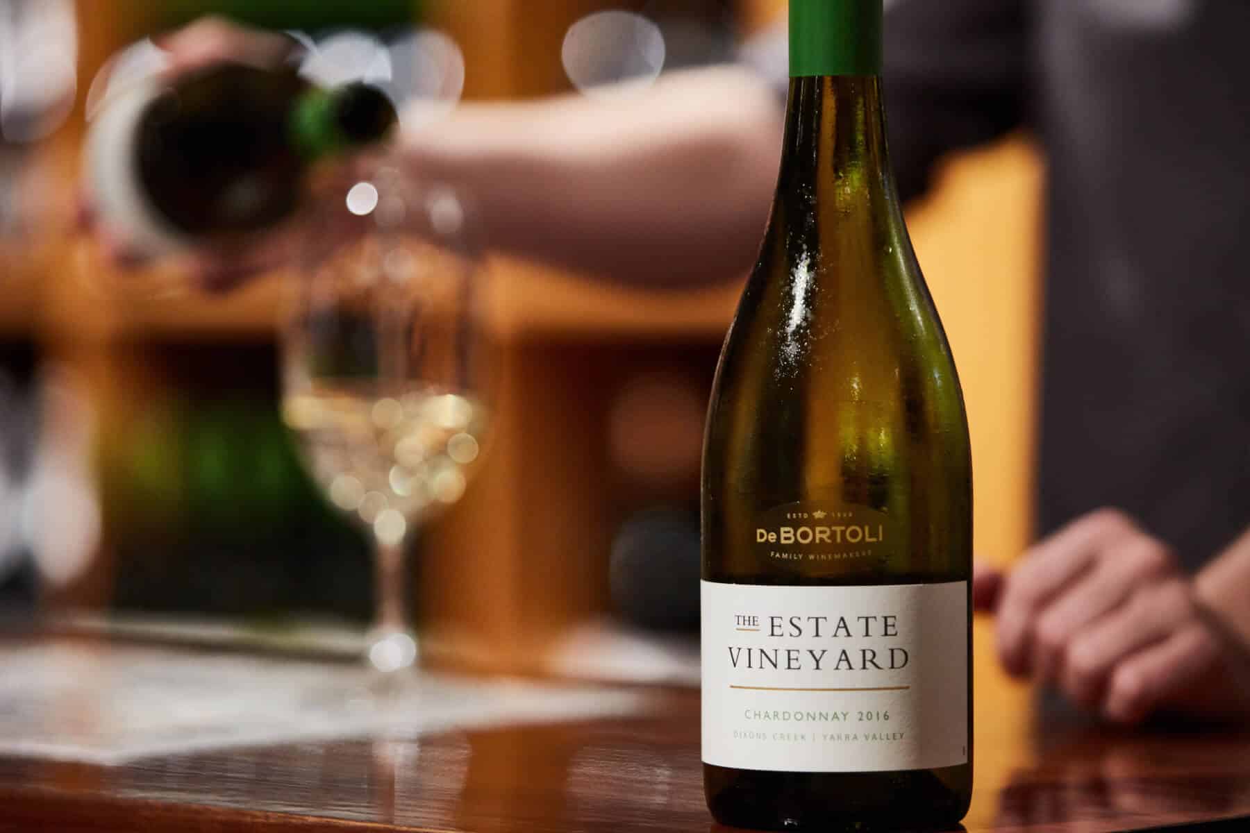 Melbourne | Pouring wine